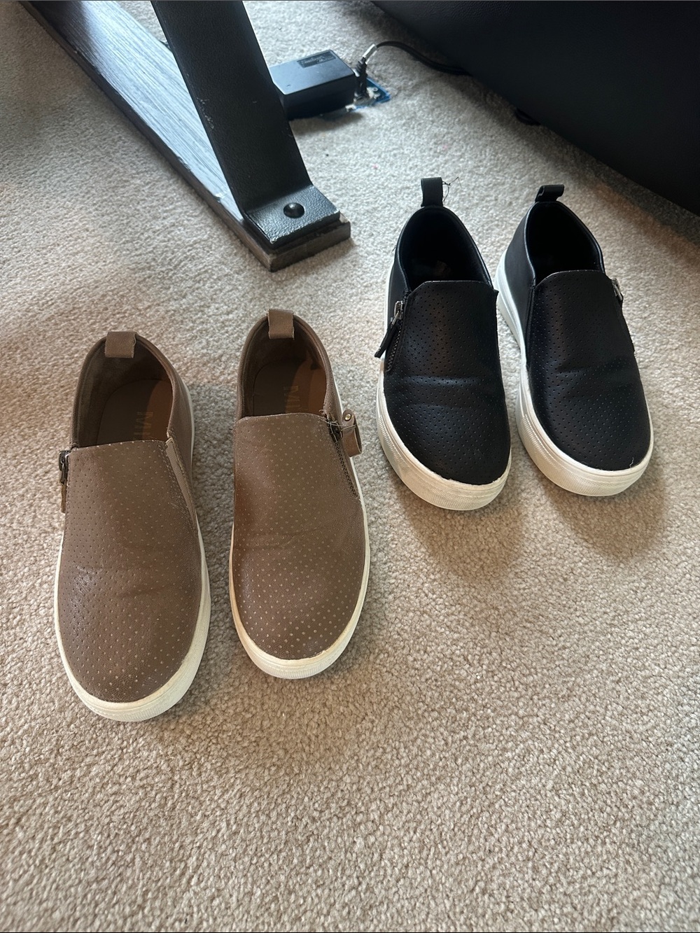 Girls Slip-On Sneakers with Easy on/off Side Zip - black/taupe - 5